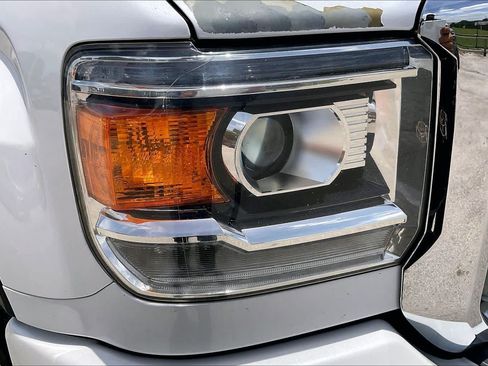 Used 2019 GMC Sierra 2500 Denali w/ Duramax Plus Package AWD/4WD image 27