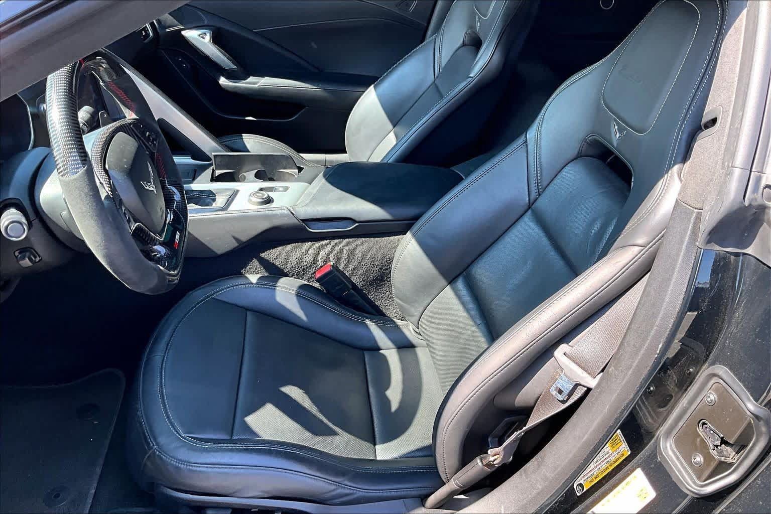 Used 2015 Chevrolet Corvette Z06 w/ 3LZ Preferred Equipment Group RWD image 7