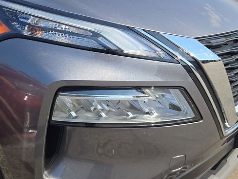 Used 2023 Nissan Rogue SV w/ SV Premium B Package image 4