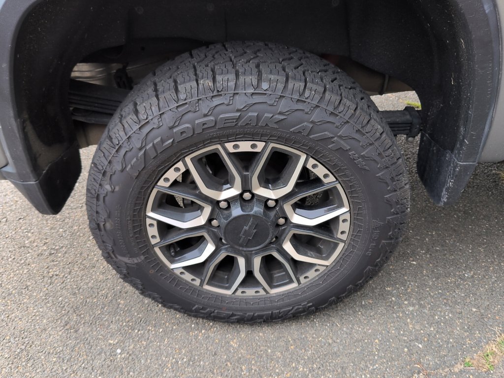 Used 2024 Chevrolet Silverado 2500 High Country w/ High Country Premium Package AWD/4WD image 14