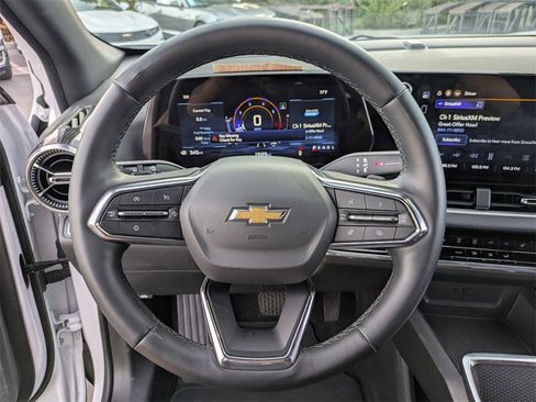 Used 2025 Chevrolet Equinox LT image 18