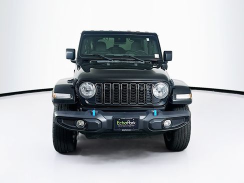 Used 2024 Jeep Wrangler Unlimited AWD/4WD image 2