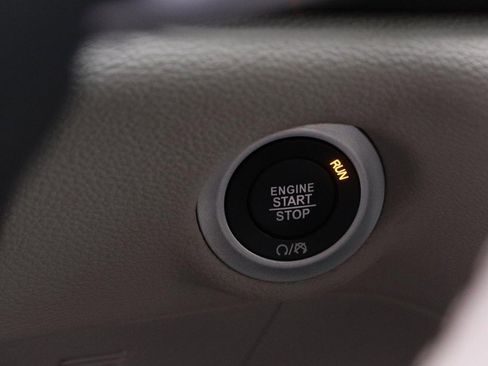 Used 2019 Chrysler Pacifica Limited w/ Tire & Wheel Group image 17