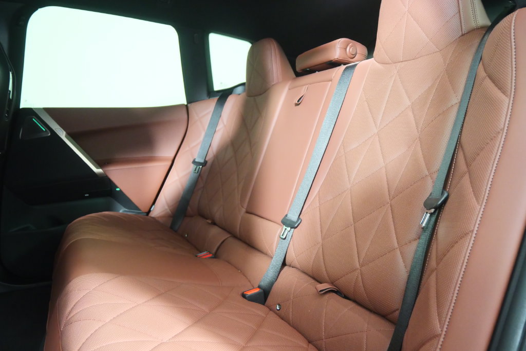 Used 2024 BMW iX M60 AWD/4WD image 17