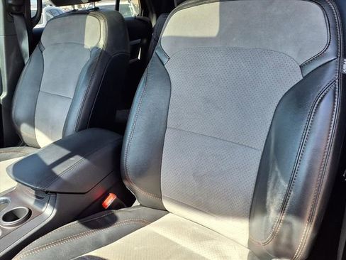 Used 2017 Ford Explorer XLT w/ Equipment Group 202A image 7