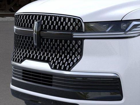 New 2025 Lincoln Navigator L Reserve image 17
