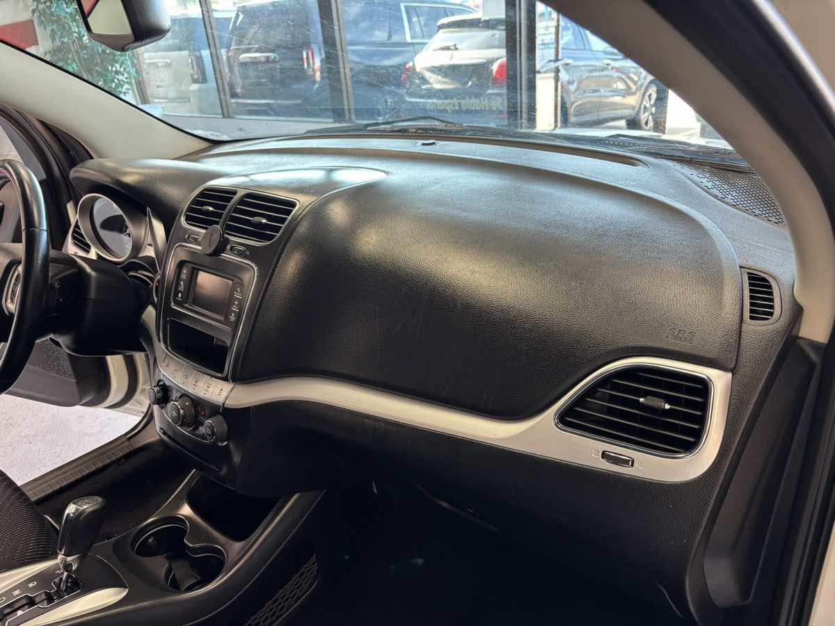Used 2016 Dodge Journey SE w/ Flexible Seating Group FWD image 14