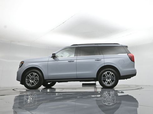 Used 2025 Ford Expedition Active image 52