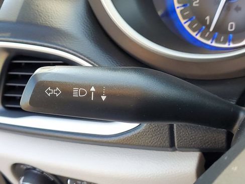 Used 2017 Chrysler Pacifica Touring Plus w/ Tire & Wheel Group FWD image 19
