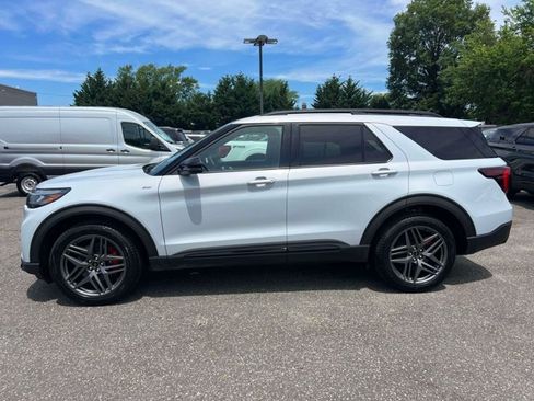 Used 2026 Ford Explorer ST-Line w/ ST-Line Street Pack AWD/4WD image 9
