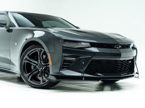 Used 2017 Chevrolet Camaro SS RWD image 4