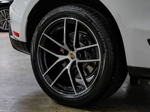 Used 2024 Porsche Macan AWD/4WD image 47