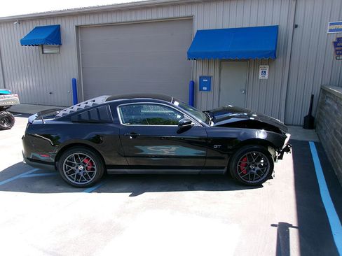 Used 2010 Ford Mustang GT Premium RWD image 6