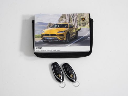 Used 2021 Lamborghini Urus AWD/4WD image 45