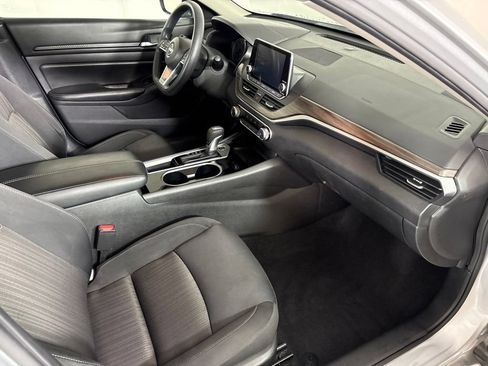Used 2024 Nissan Altima 2.5 SV FWD image 16