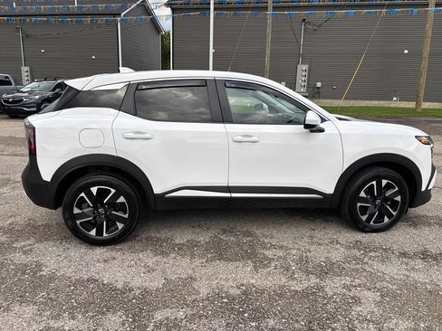 Used 2025 Nissan Kicks SV AWD/4WD image 4