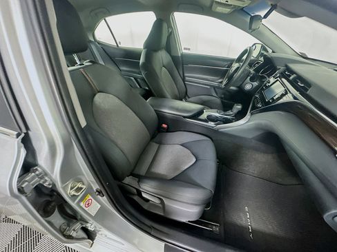 Used 2018 Toyota Camry LE image 28