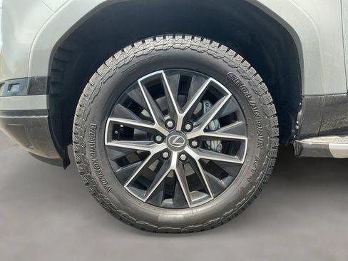 Used 2024 Lexus GX 550 w/ Accessory Package (2T) AWD/4WD image 22