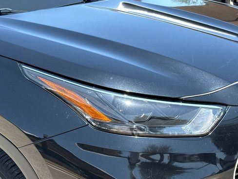 Used 2022 Toyota Highlander XLE FWD image 4