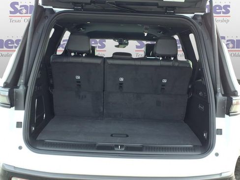New 2026 Jeep Grand Wagoneer Limited w/ 8-Passenger Seating Package AWD/4WD image 8
