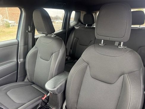 Used 2022 Jeep Renegade Altitude image 11