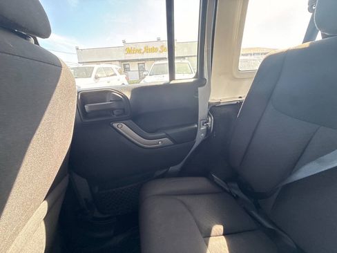 Used 2015 Jeep Wrangler Unlimited Sport AWD/4WD image 39