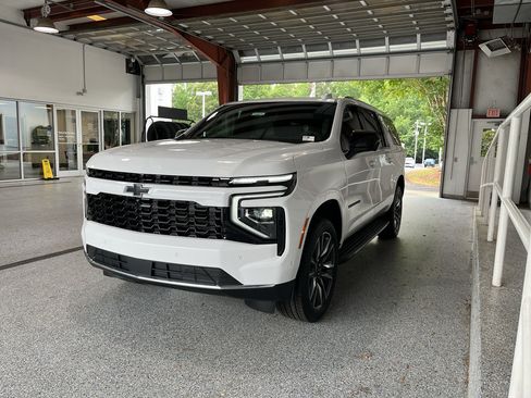 New 2026 Chevrolet Suburban LS w/ LS Custom Edition RWD image 4