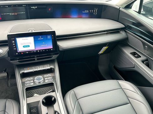 New 2026 Lincoln Nautilus Premier image 20