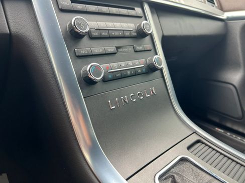 Used 2012 Lincoln MKS AWD image 20