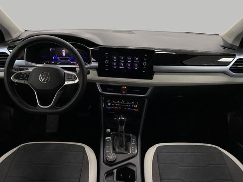 New 2025 Volkswagen Taos SE image 19