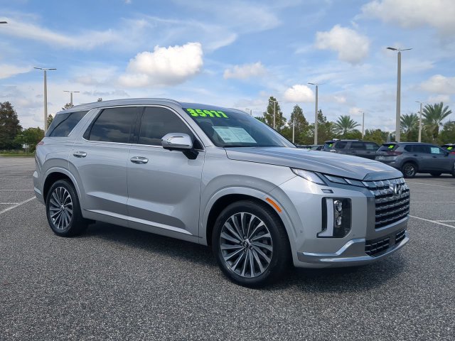 Used 2024 Hyundai Palisade Calligraphy FWD image 2