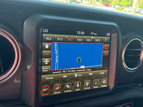 Used 2023 Jeep Wrangler Unlimited Sahara AWD/4WD image 19