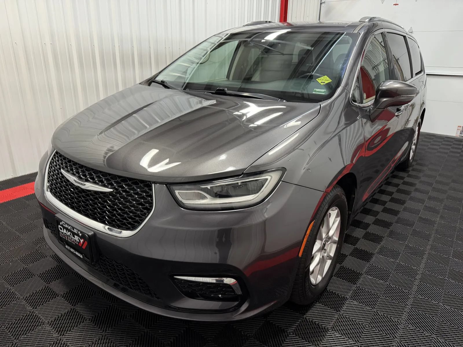 Used 2021 Chrysler Pacifica Touring-L FWD image 10