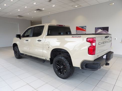 Used 2023 Chevrolet Silverado 1500 Custom Trail Boss w/ LPO, Dark Essentials Package image 6