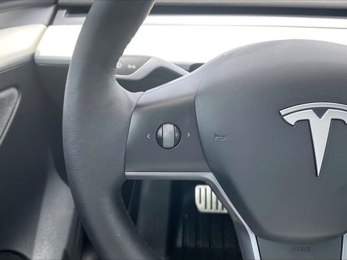 Used 2023 Tesla Model Y Performance AWD/4WD image 16