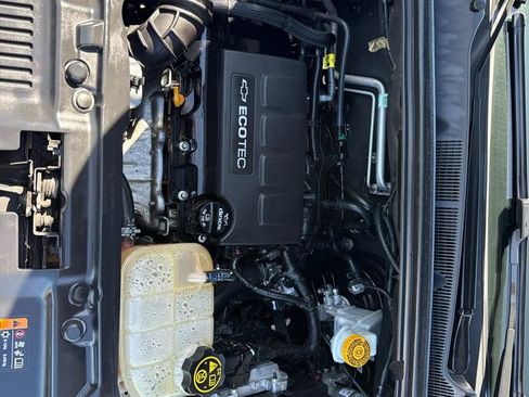 Used 2020 Chevrolet Trax LT FWD image 45