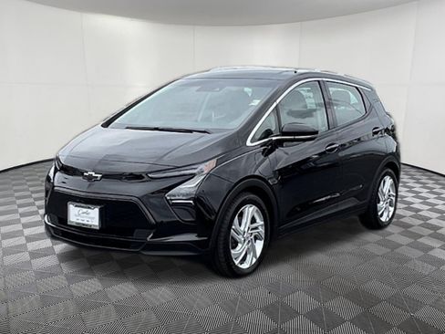 Used 2023 Chevrolet Bolt LT FWD image 3