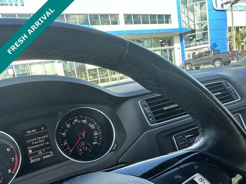 Used 2017 Volkswagen Jetta SE image 9