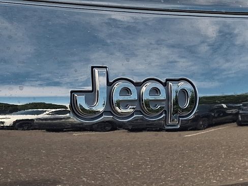 Used 2023 Jeep Grand Cherokee L Laredo AWD/4WD image 17