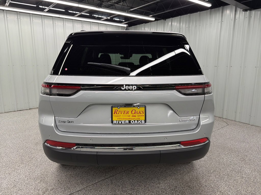 New 2026 Jeep Grand Cherokee Laredo RWD image 5