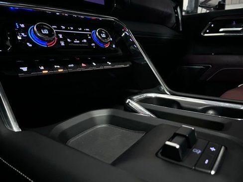 Used 2024 GMC Sierra 2500 Denali Ultimate image 31