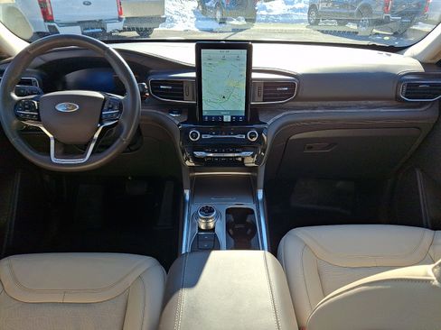 Certified 2021 Ford Explorer Platinum w/ Premium Technology Package image 15