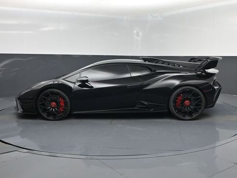 Used 2022 Lamborghini Huracan STO RWD image 10