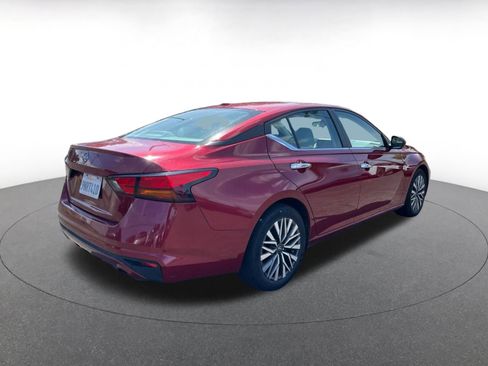 Used 2025 Nissan Altima 2.5 SV FWD image 7