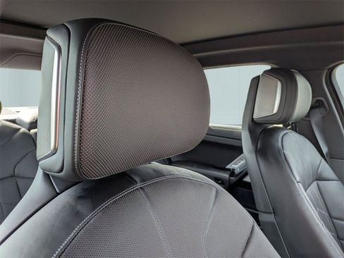 Used 2023 BMW i7 xDrive60 image 40