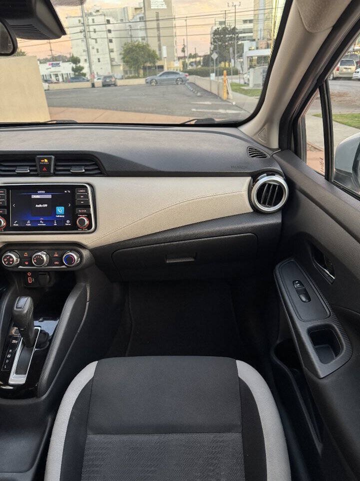 Used 2022 Nissan Versa SV FWD image 21
