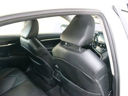 Used 2021 Toyota Camry SE FWD image 9