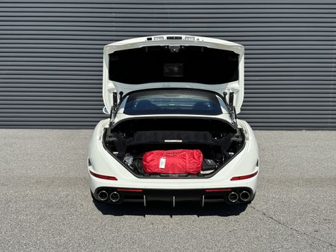 Used 2017 Ferrari California T image 26