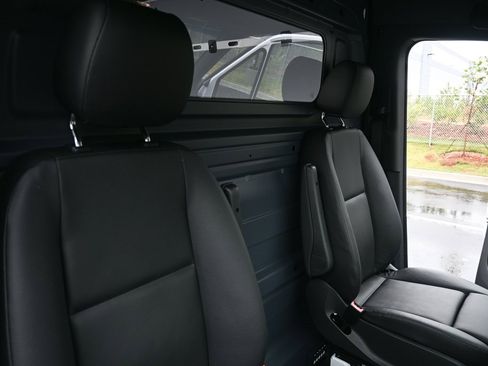 Used 2024 Mercedes-Benz Sprinter 2500 image 17