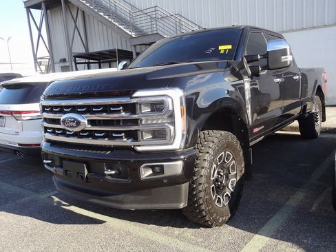 Used 2024 Ford F350 Platinum image 3